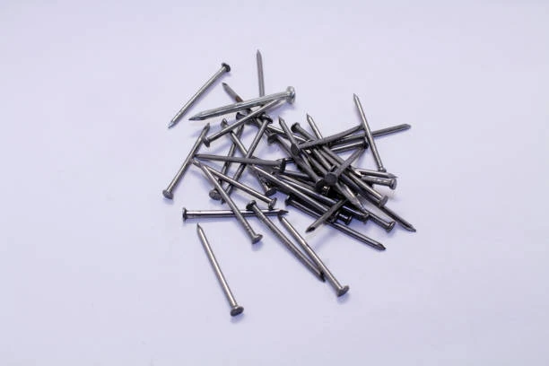 أسلاك ومسامير وبراغي